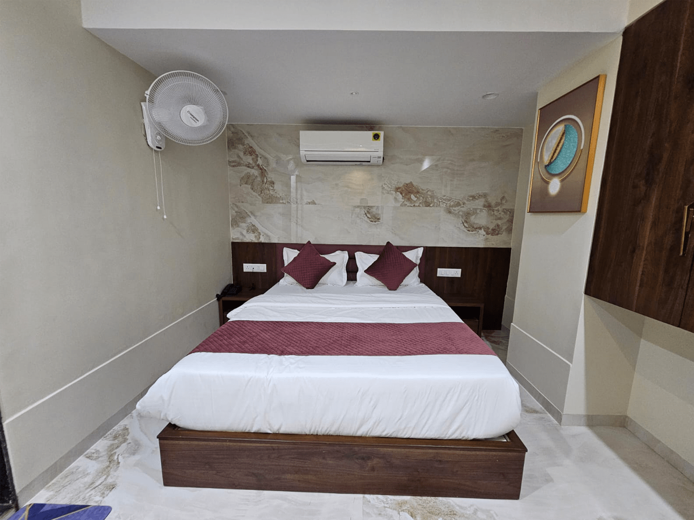 Deluxe Room - The Eiffel Hotel