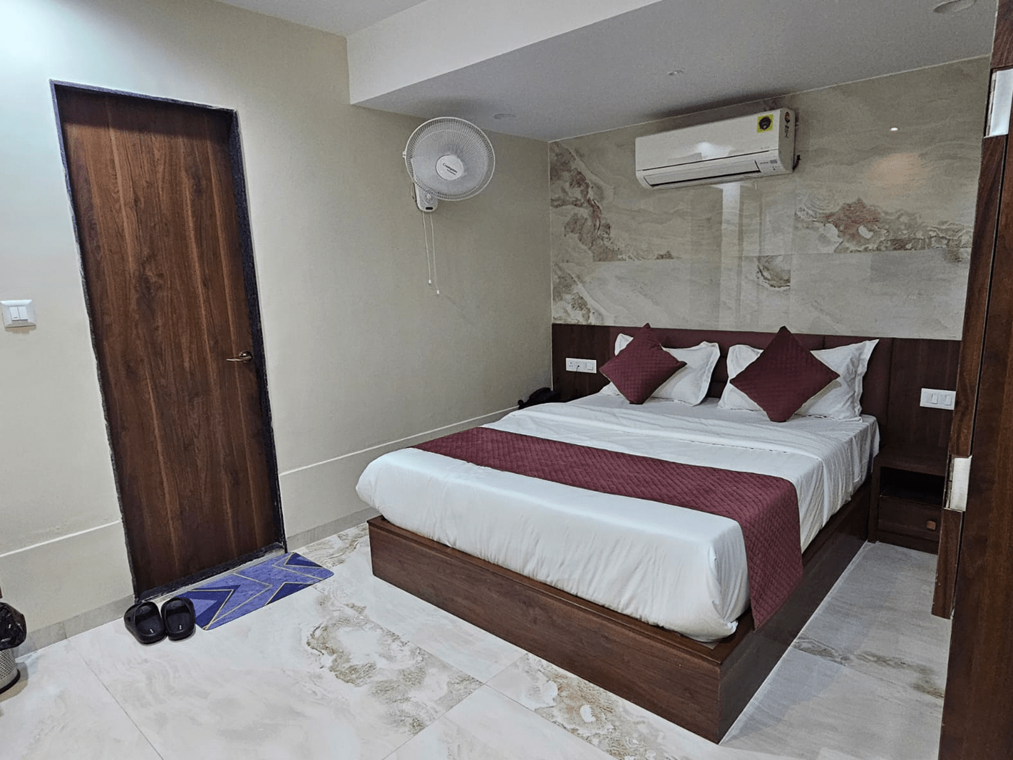 Deluxe Room - The Eiffel Hotel