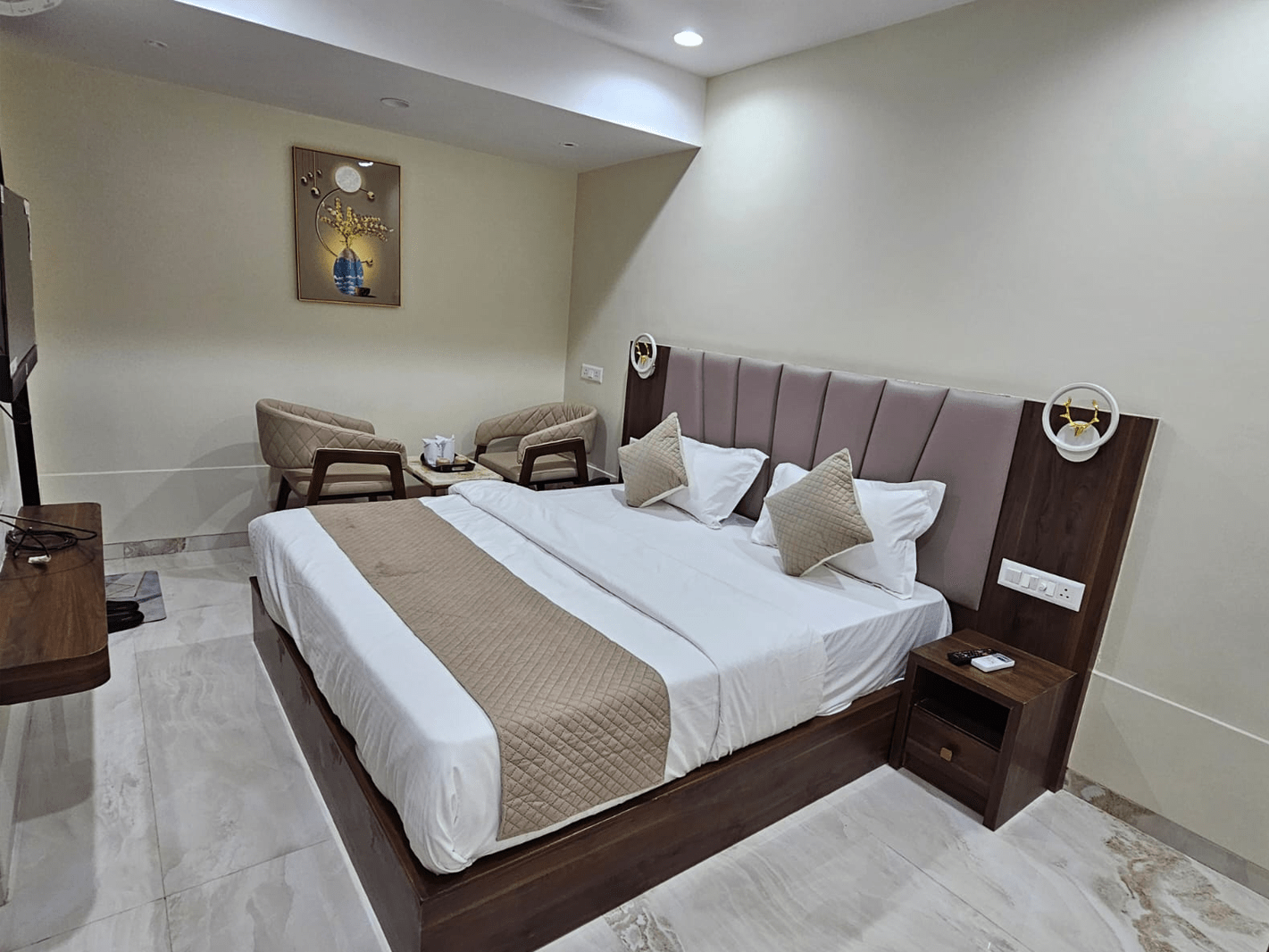 Super Deluxe Room - The Eiffel Hotel
