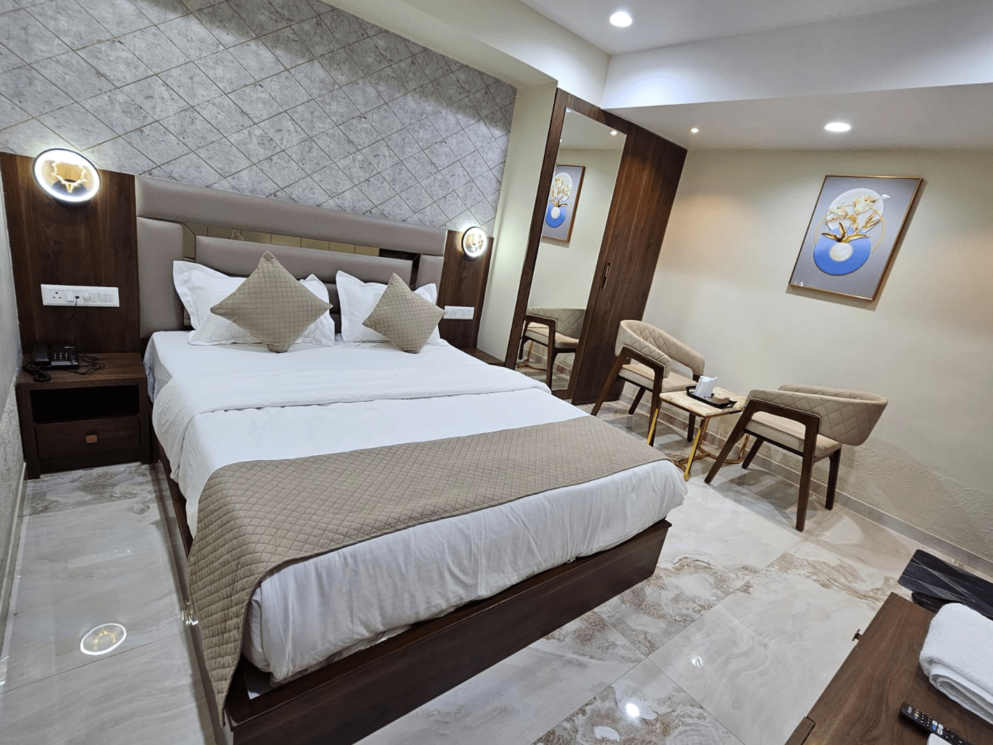 Super Deluxe Room - The Eiffel Hotel