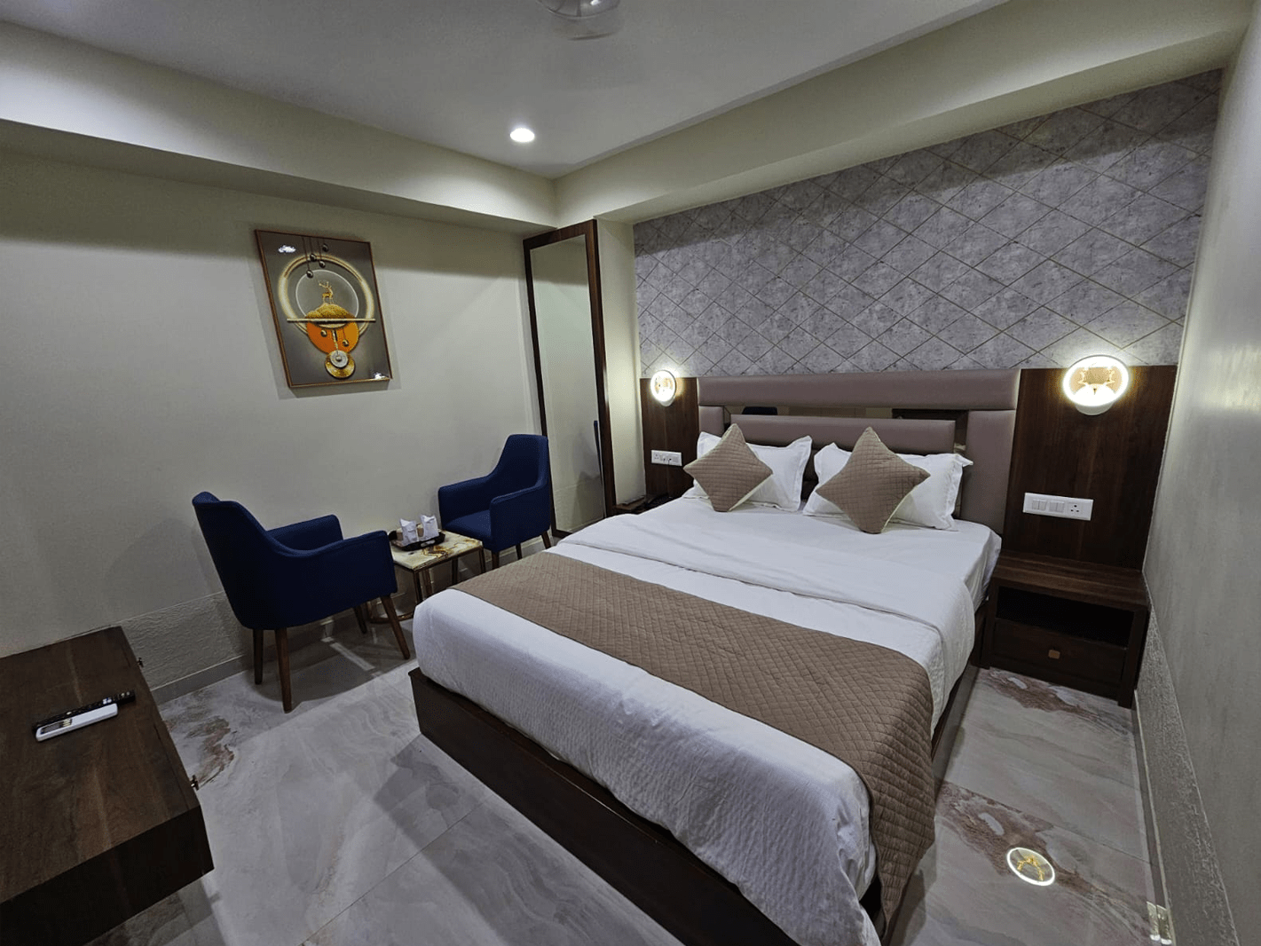 Super Deluxe Room - The Eiffel Hotel
