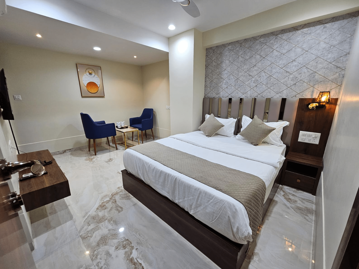 Super Deluxe Room - The Eiffel Hotel